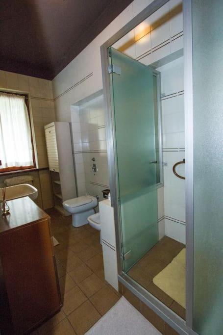 Casa Su Lago Privato A Due Passi Da Milano เซกราเต ภายนอก รูปภาพ