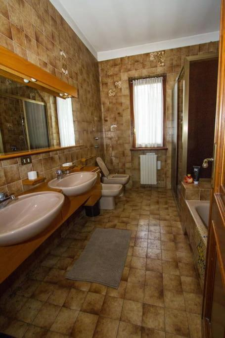 Casa Su Lago Privato A Due Passi Da Milano เซกราเต ภายนอก รูปภาพ