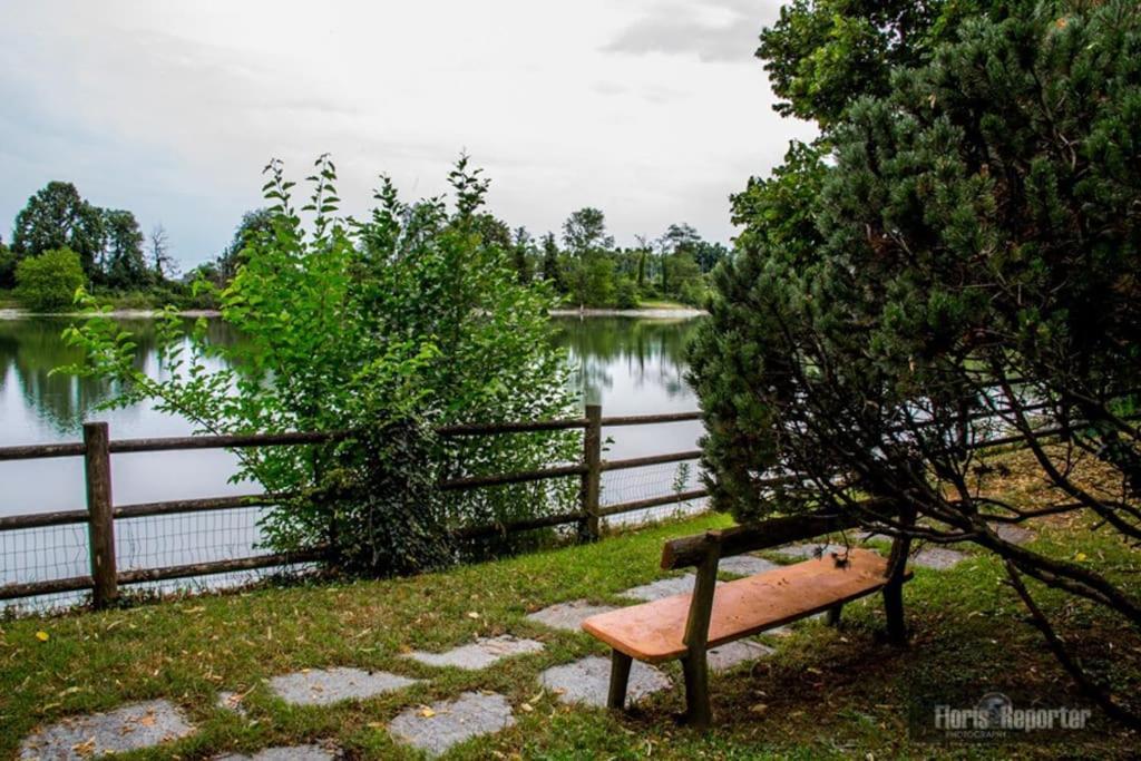 Casa Su Lago Privato A Due Passi Da Milano เซกราเต ภายนอก รูปภาพ